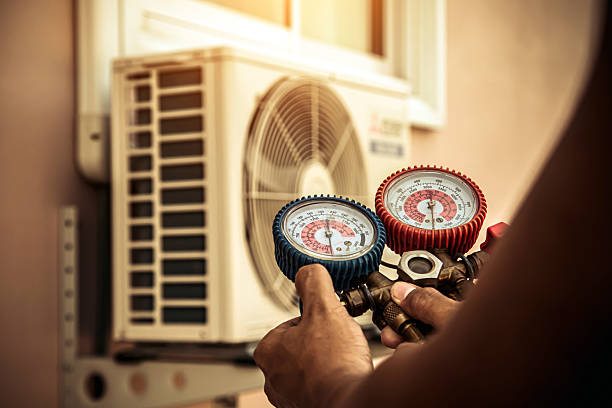 Professional Hvac Installation technician working in Lithia, FL